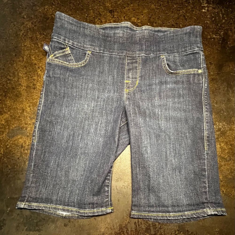 Rock & Republic Fever Slimming Bermuda Denim Shorts Stretchy, 16 - Picture 4 of 9